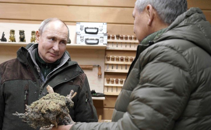 Putin, hafta sonu tatilinde Savunma Bakanı ile Sibirya’da