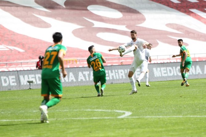Süper Lig: Konyaspor: 1 - Alanyaspor: 0 (İlk yarı)