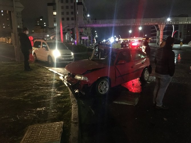 3 aracın karıştığı kazada 1 kişi yaralandı