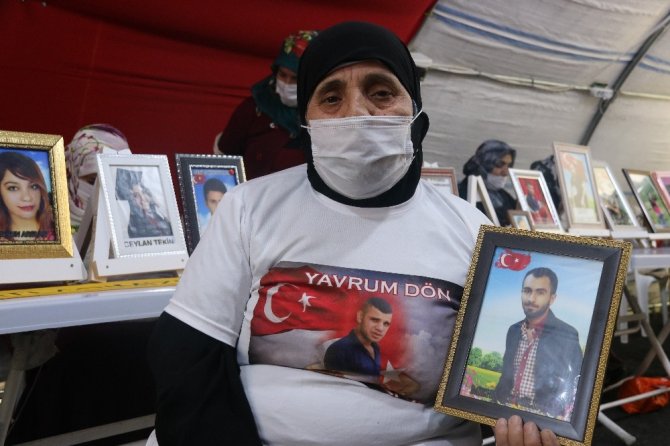 "Ölsem dahi senden vazgeçmeyeceğim" diyen anne evladının yolunu gözlüyor
