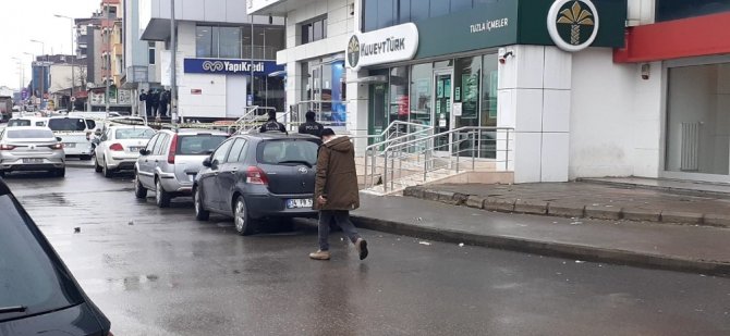 Banka kuyruğunda tartışma kanlı bitti