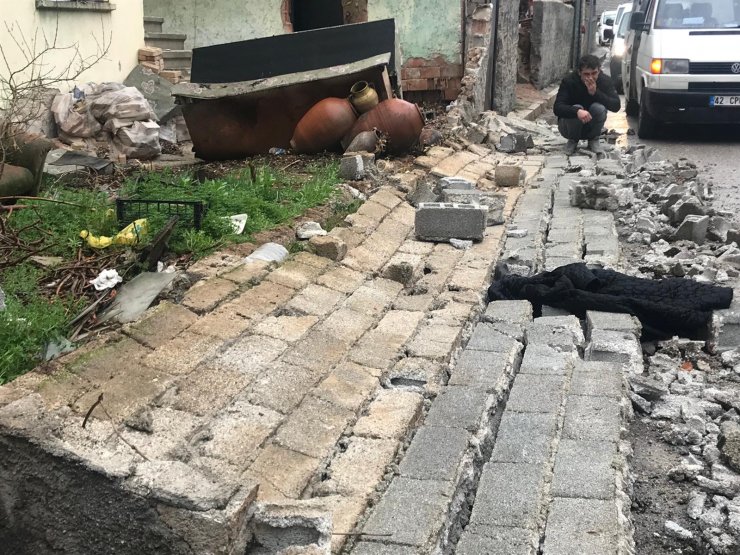 Konya'da talihsiz küçük kız yıkılan bahçe duvarının altında can verdi