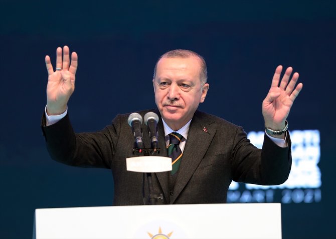 Recep Tayyip Erdoğan yeniden AK Parti Genel Başkanı seçildi