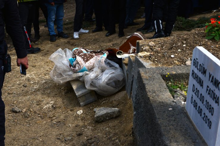 Dün toprağa verdiği eşinin mezarı başında, oğlunun cesedini buldu