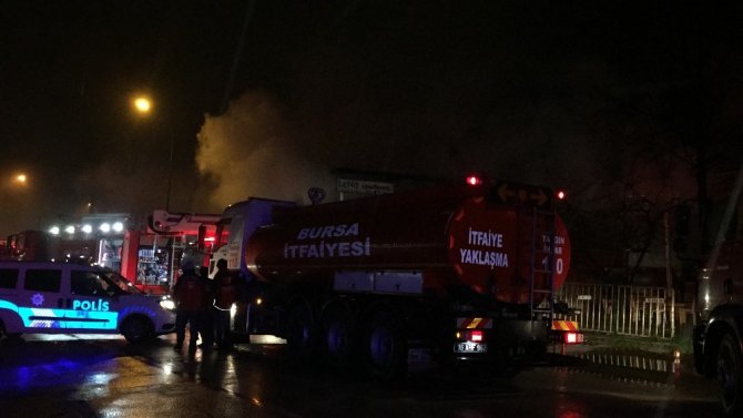 Fabrikads büyük yangın! Milyon değerindeki malzemeler küle döndü