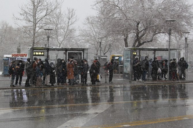 Konya’da kar yağışı etkili oldu