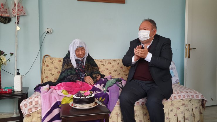 107 yaşındaki şehit annesine sürpriz doğum günü