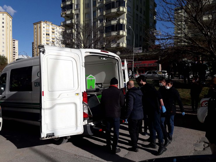 Çalıştığı markette tabancayla intihar etti