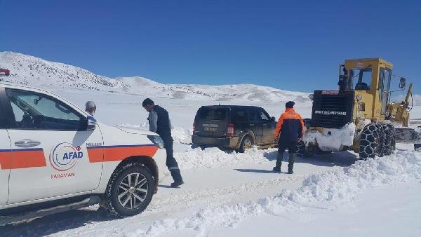 Karaman'da, aracın kara saplandığı bölgede kaybolan genç aranıyor