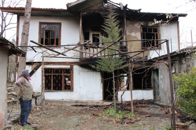 Saliha nine hırsızları yakalattı, mahalleyi yanmaktan kurtardı