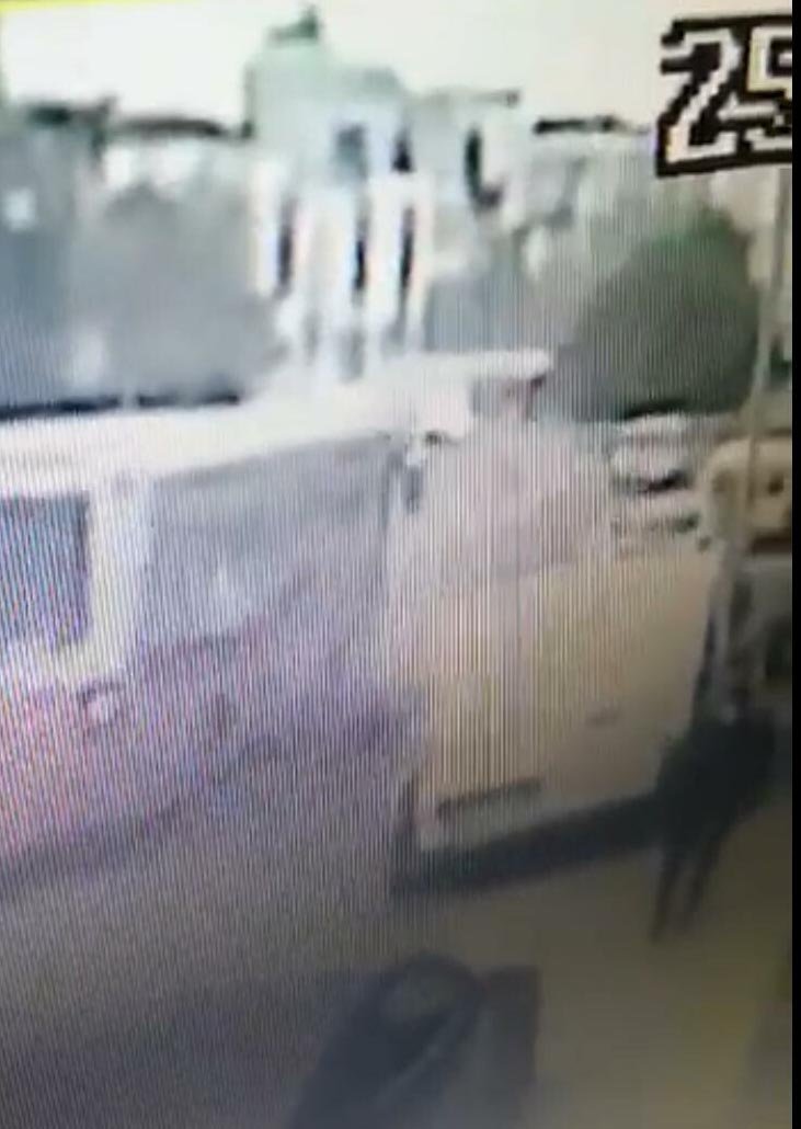 Yola fırlayan çocuk seyir halindeki otobüse çarptı; kaza kamerada