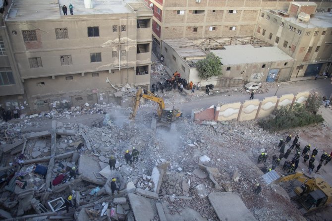 10 katlı bina çöktü: 8 ölü, 29 yaralı