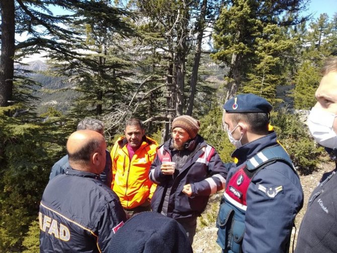 4 gün çimen yiyerek hayatta kaldı