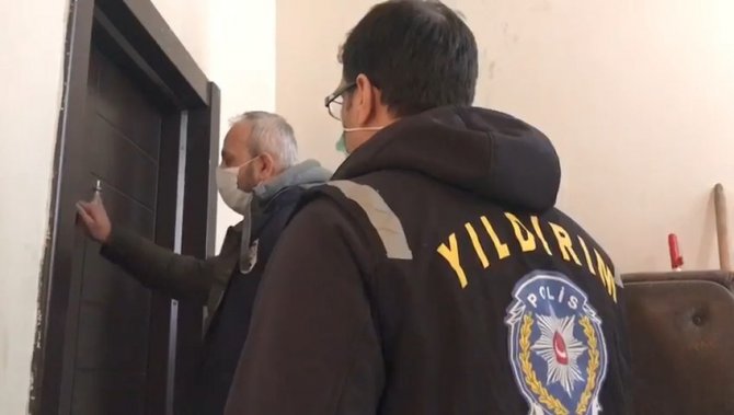 Kaçak sigara üretim tesisine polis baskını