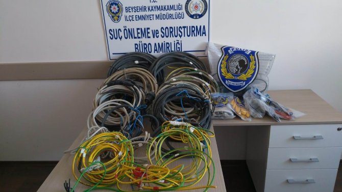 Konya’da valizli kablo hırsızı tutuklandı