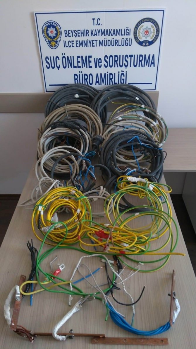 Konya’da valizli kablo hırsızı tutuklandı