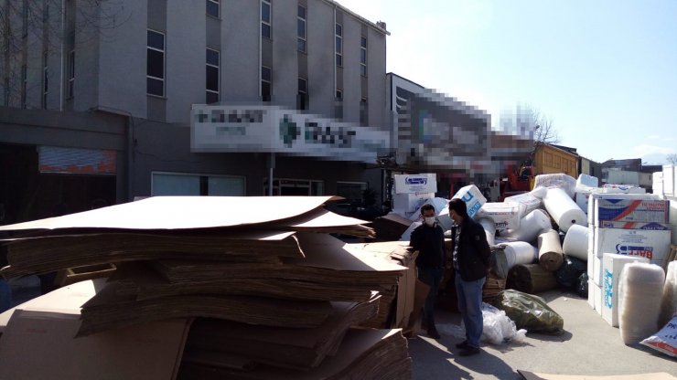 Mobilya mağazasında çıkan yangın 1 saatte söndürüldü