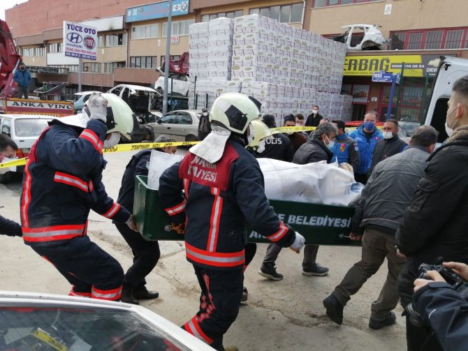 Yangında bir kişinin cansız bedenine ulaşıldı
