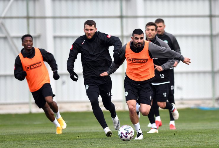2 ismin cezalı olduğu Konyaspor'da, 4 oyuncunun sakatlığı sürüyor