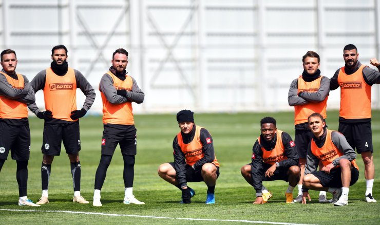 2 ismin cezalı olduğu Konyaspor'da, 4 oyuncunun sakatlığı sürüyor