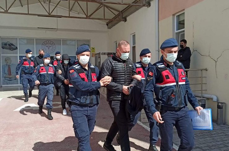İlişkisi olduğu kadını tabanca ile öldürüp, tarlaya gömdü!