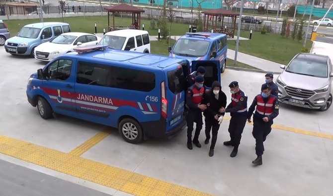Benzin döküp karısını yaktı