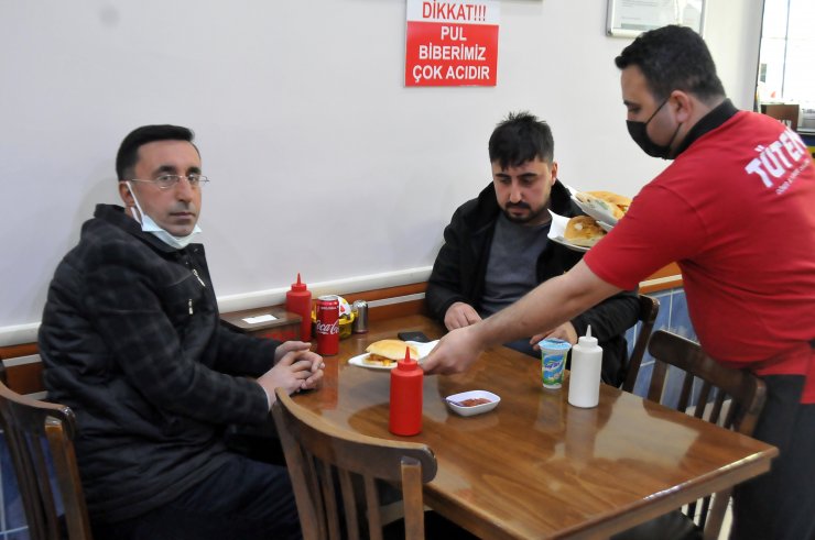 Konya'da, lokanta ve kafelerde yarı kapasiteli hizmet