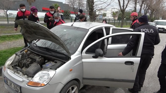 Polisin dikkati bir otomobili yanmaktan kurtardı