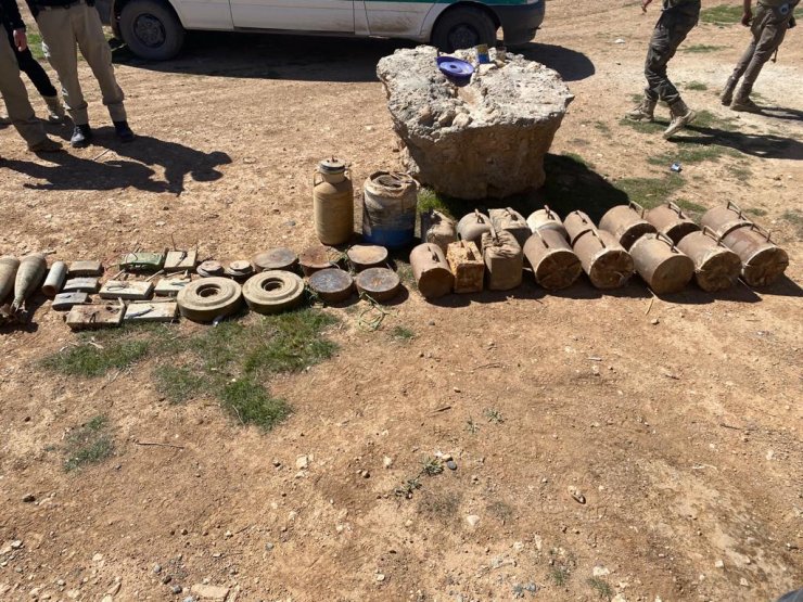 Tel Abyad'da PKK/YPG'ye ait 693 kilo patlayıcı ele geçirildi