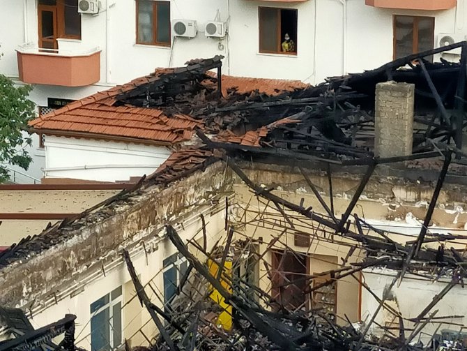 Evindeki yangının boyutu gün ağarınca ortaya çıktı