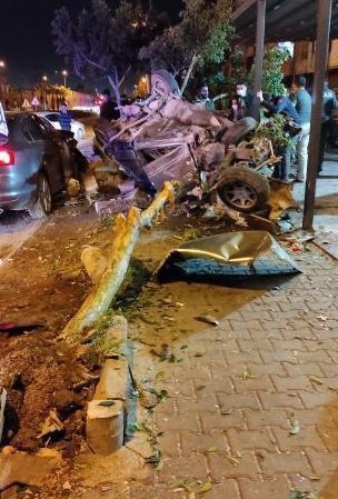 Mersin’de iki otomobil çarpıştı; baba-oğul öldü