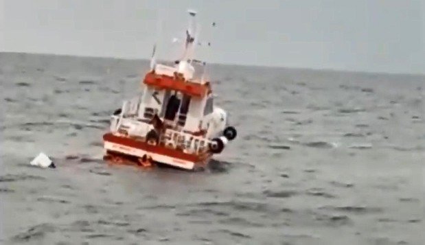Batan balıkçı teknesindeki 3 kişi son anda kurtarıldı