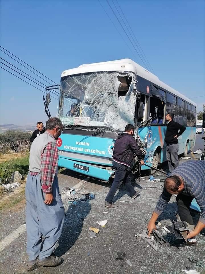 Belediye otobüsü ile dolmuş çarpıştı: 4 yaralı