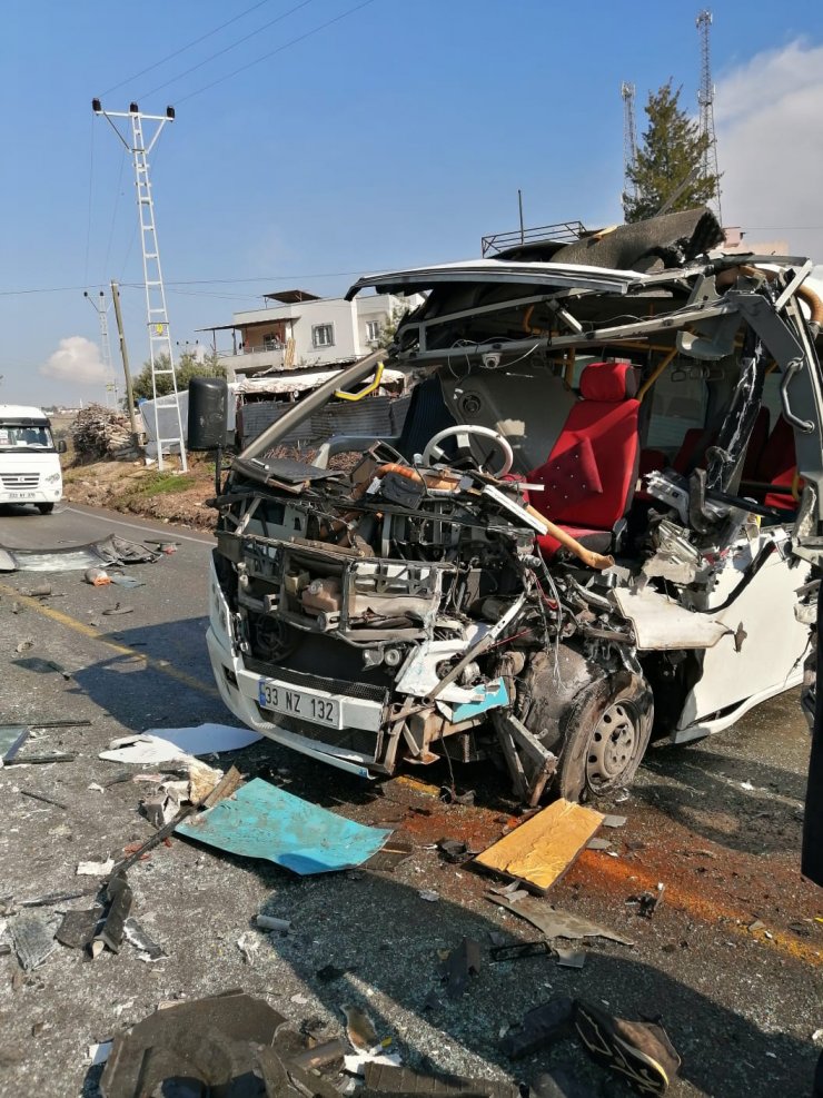 Belediye otobüsü ile dolmuş çarpıştı: 4 yaralı