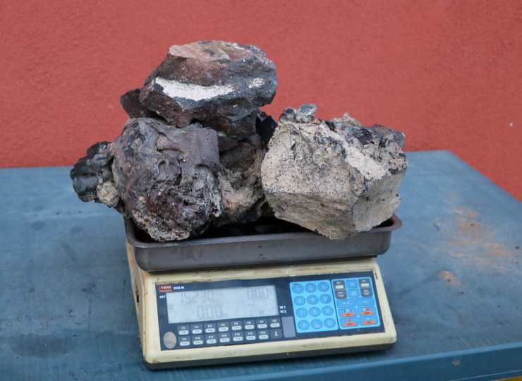 Meteorit diye 5 yıl saklayıp, gramını 3 dolara satmadı, lav taşı çıktı