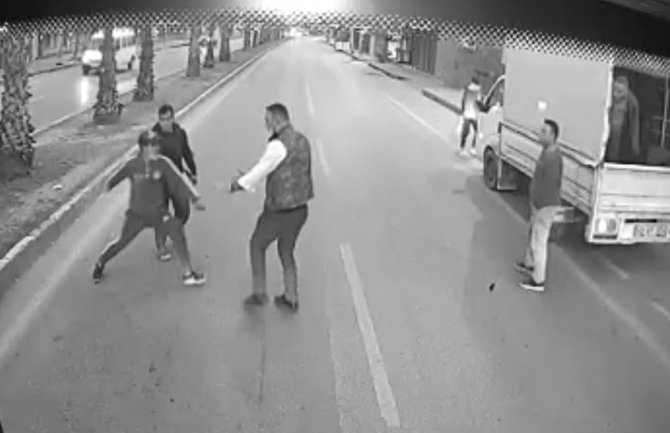 Halk otobüsü şoförünü bıçakla tehdit eden şüpheliler yakalandı