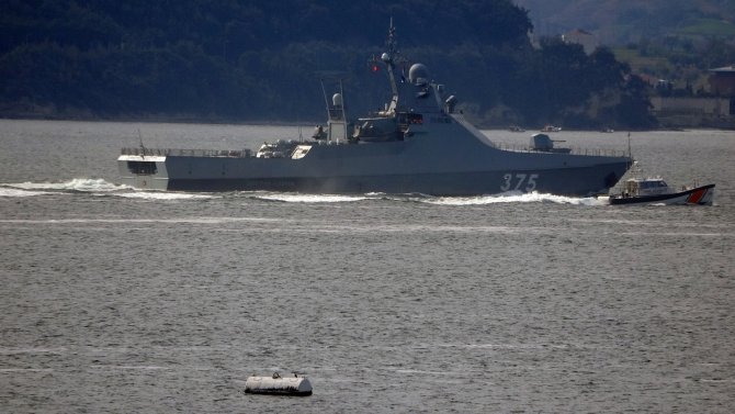Rus savaş gemisi ‘Dmitry Rogachev’ Çanakkale Boğazı’ndan geçti
