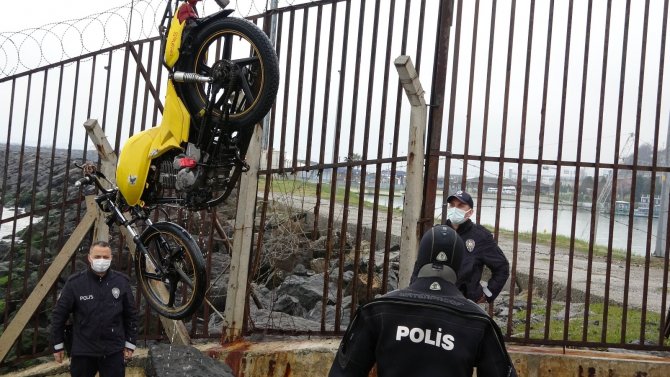 Samsun’da denizin içinde motosiklet bulundu