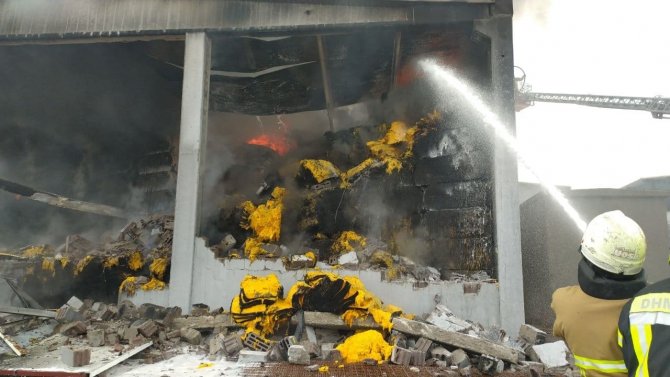 Uşak OSB’de iplik fabrikasında korkutan yangın