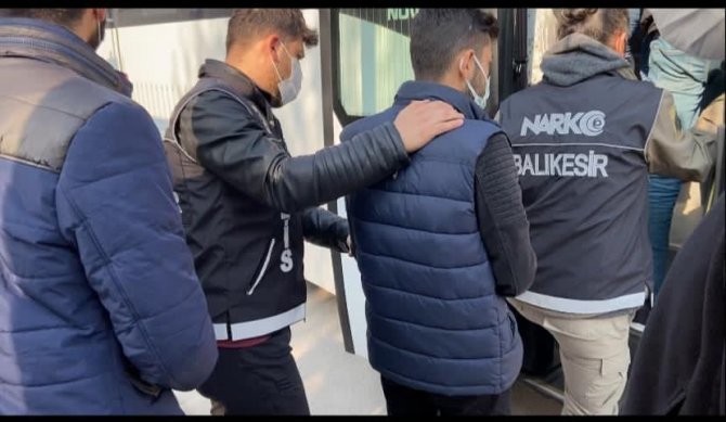 Balıkesir’de uyuşturucu operasyonu: 8 kişi tutuklandı