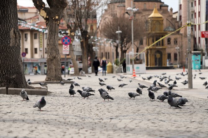 Konya'nın cadde ve sokaklarında sessizlik hakim