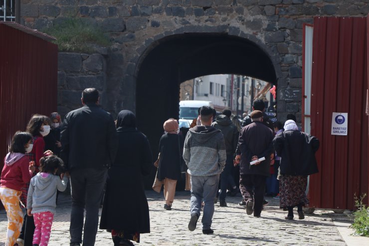 Koronavirüs vaka sayının arttığı Diyarbakır'da, denetimler sıklaştırıldı