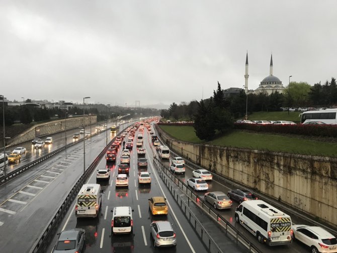 56 saatlik kısıtlama sonrası İstanbul’da trafik yoğunluğu