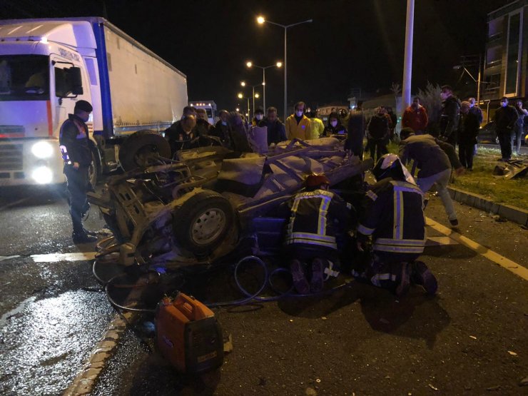 Manisa’da iki otomobil çarpıştı: 2 ölü, 4 yaralı