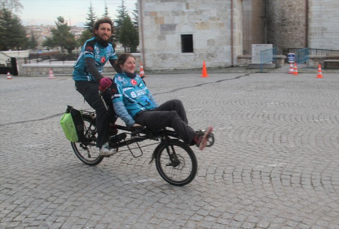 Bisikletleriyle Avrupa turuna çıkan Fransız çift, Beyşehir'de mola verdi