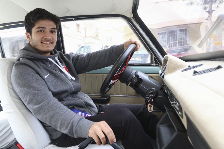 Şampiyon halterci, sporcu maaşını biriktirerek 'Serçe' araba aldı