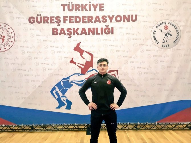 Sivaslı sporcu güreşte Türkiye 2.’si oldu