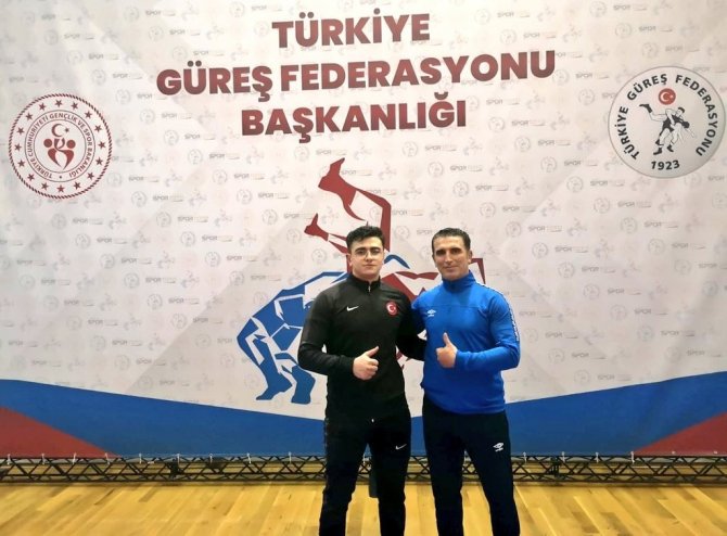 Sivaslı sporcu güreşte Türkiye 2.’si oldu