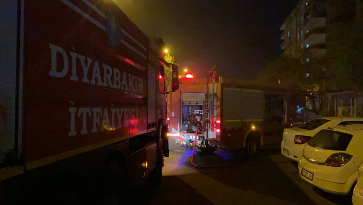 Diyarbakır'da kapalı dükkanda çıkan yangın kontrol altına alındı