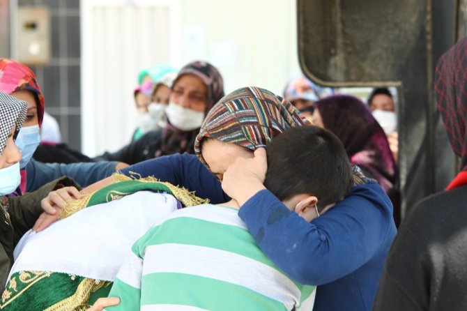 Konya'da hayatını kaybeden anneanne ve torunu son yolculuğuna uğurlandı